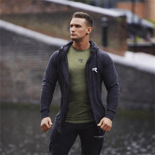 Men's hooded sportswear by Agate, featuring a comfortable fit and athletic design for active wear.
