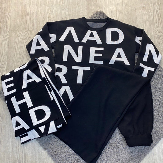 Black women's sport winter suit with sweater from Agate, featuring a comfortable fit and casual winter clothing for ladies.