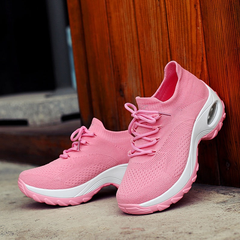 Black Agate sneakers, sporty shoes suitable for grandma, featuring comfortable design and casual style.