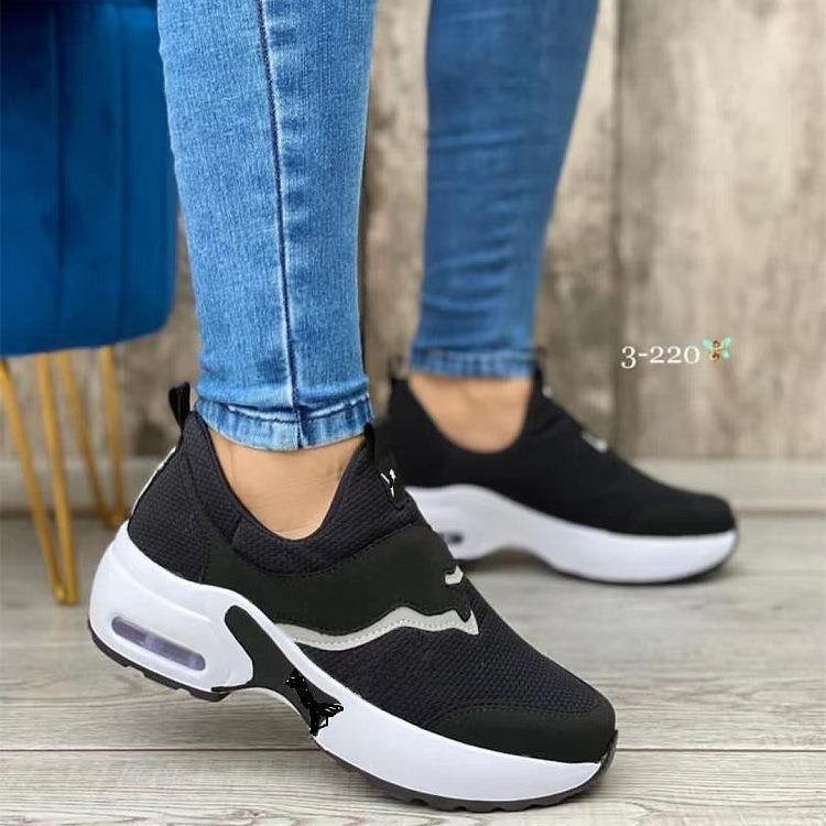 Black Agate sports shoes for women with closed toe, casual and climbing-friendly design, suitable for active wear and outdoor activities.