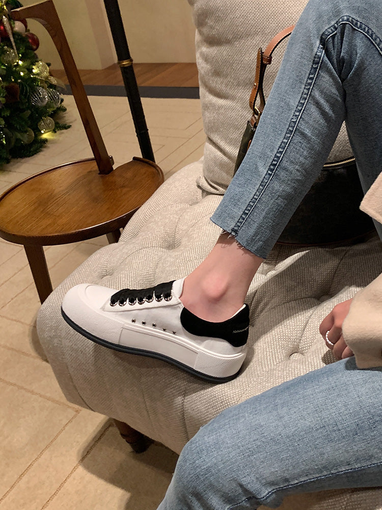 White and gray Agate casual women’s canvas shoes with a versatile all-match design, featuring comfortable slip-on style.