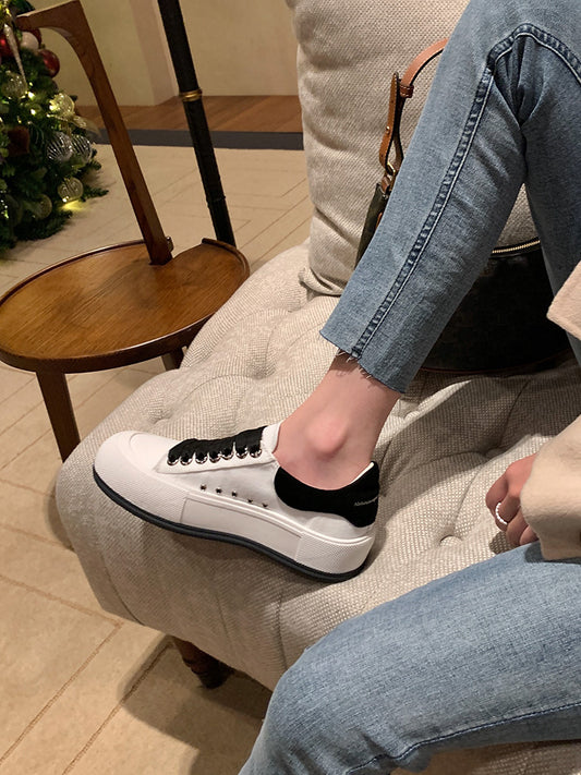 White and gray Agate casual women’s canvas shoes with a versatile all-match design, featuring comfortable slip-on style.