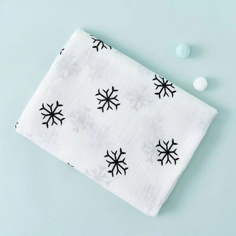 Cotton double-layer cartoon baby blanket featuring a cute fox design, ideal for infants and toddlers.