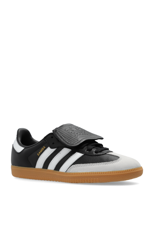 Black Jade Ajax men's sneakers for walking and running, featuring an elegant design and durable construction.